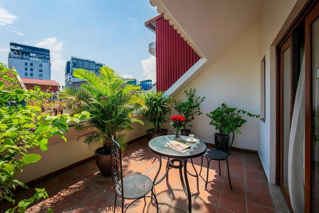 Oriental Suites Hotel.