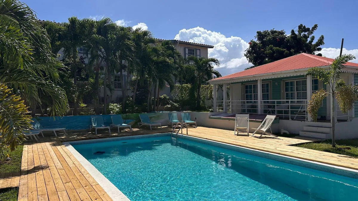 Talk Of The Town Inn En Suites.