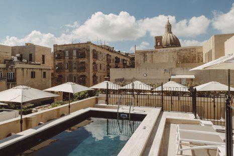 San Karlu Hotel.