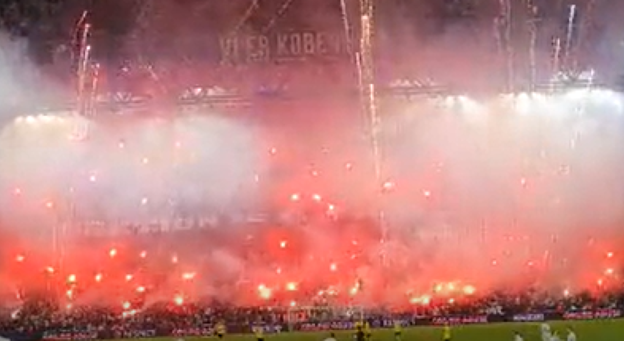 Thumbnail for article: Wat een vuurwerk: Kopenhagen-fans pakken uit tijdens laatste Champions League-duel