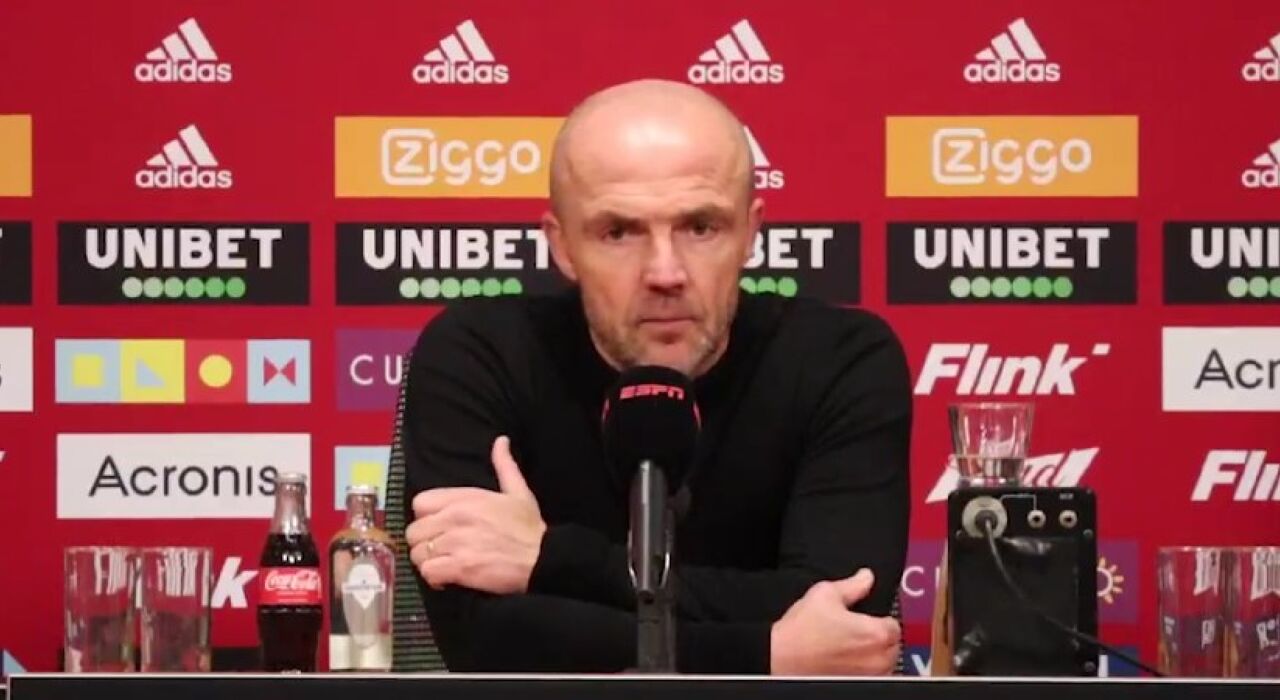 Thumbnail for article: Schreuder baalt van rode kaart: 'Onnodig één tegen één en daar trappen we dan in'