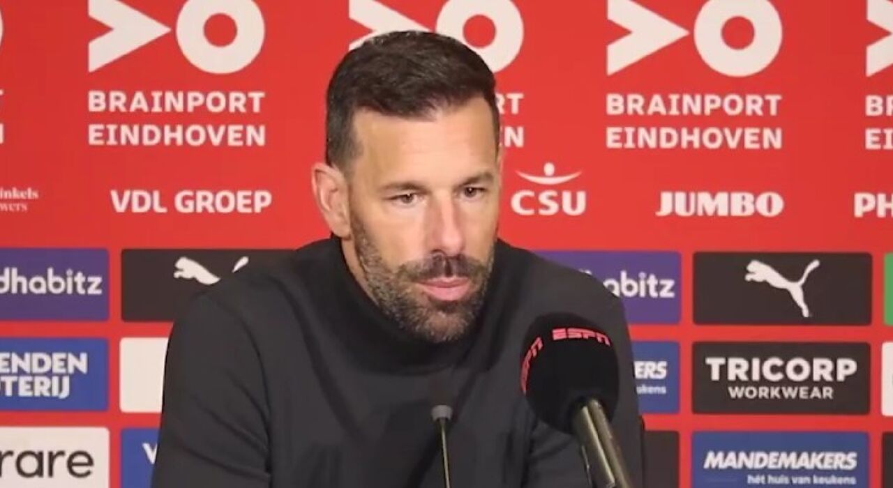 Thumbnail for article: Van Nistelrooij op zoek naar balans: 'Zoeken naar de beste mogelijkheden'