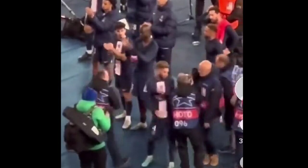 Thumbnail for article: Sergio Ramos botviert frustraties op fotograaf na nederlaag tegen Bayern
