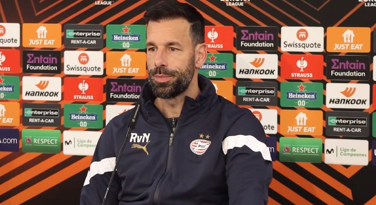 Thumbnail for article: Van Nistelrooij: 'Laat Xavi lekker zijn gang gaan, omdat hij het geweldig invult'