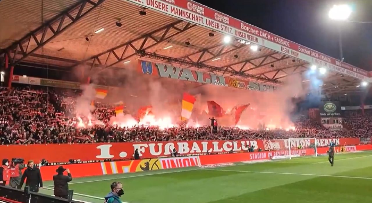 Thumbnail for article: No pyro no party: dit kan Ajax donderdag verwachten van de fans van Union Berlin