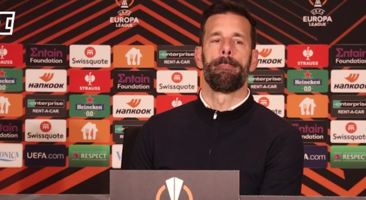 Thumbnail for article: Van Nistelrooij onthult reden voor 'onterechte' rode kaart van Mauro tegen Sevilla