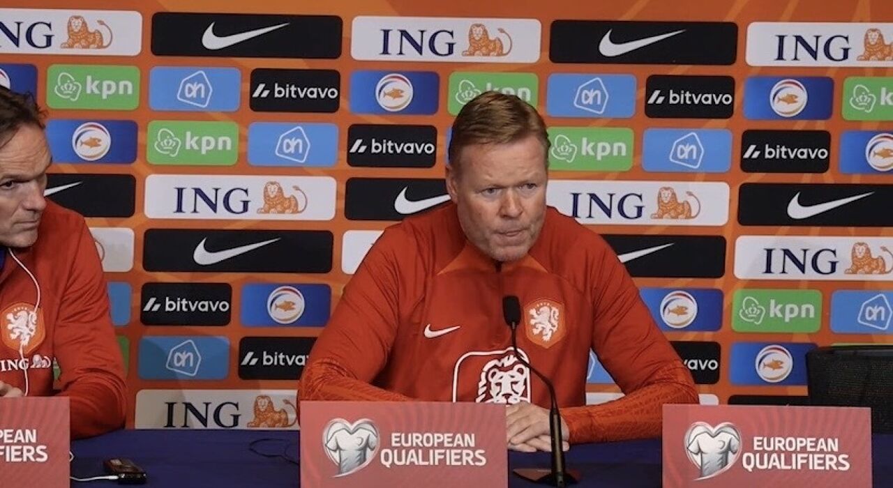 Thumbnail for article: Koeman experimenteert op training: 'We hebben met Brobbey aan de zijkant getraind'