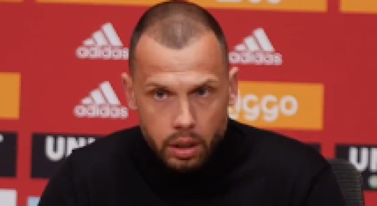 Thumbnail for article: Afwezigheid van Brobbey verklaard: 'Op termijn wordt hij eerste spits'