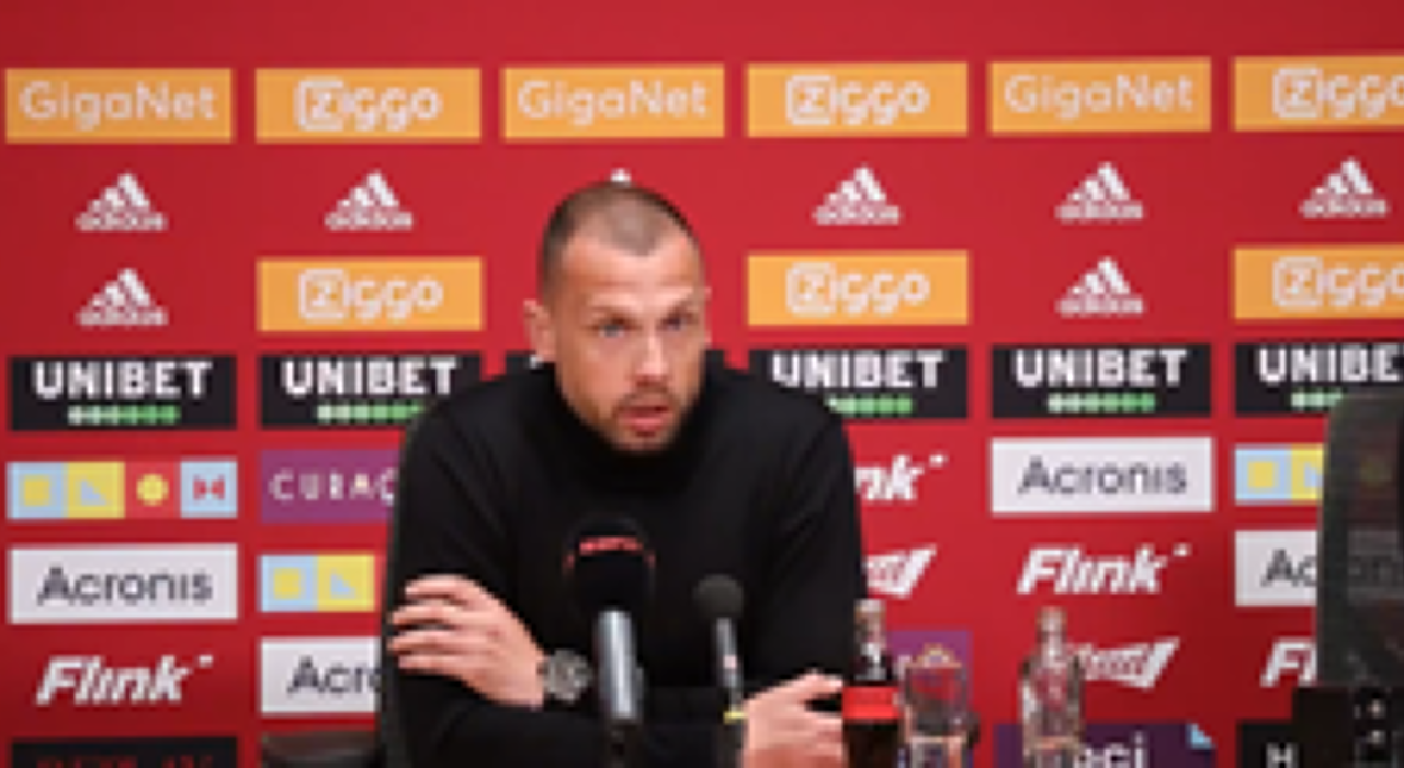 Thumbnail for article: Heitinga over gepasseerde Ajax-speler: 'Niet overtuigd, maar schrijf hem niet af'