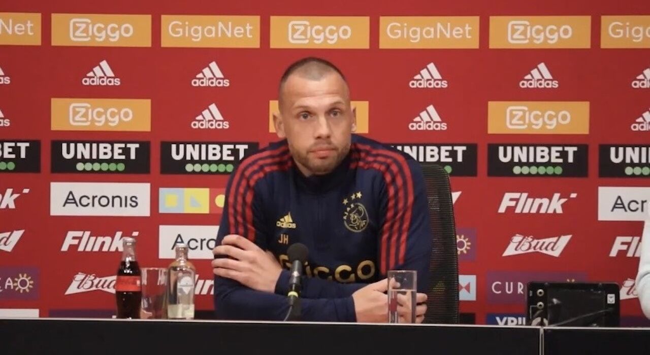 Thumbnail for article: Heitinga is realistisch: 'We strijden op dit moment om de tweede plek'            