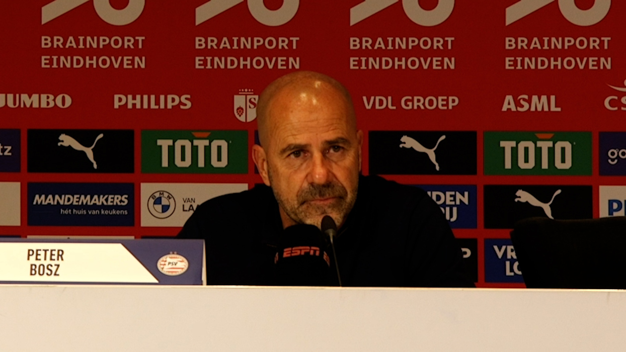 Thumbnail for article: Luxeproblemen voor PSV en Bosz: 'Met de KNVB gebeld, mocht er maar elf opstellen'