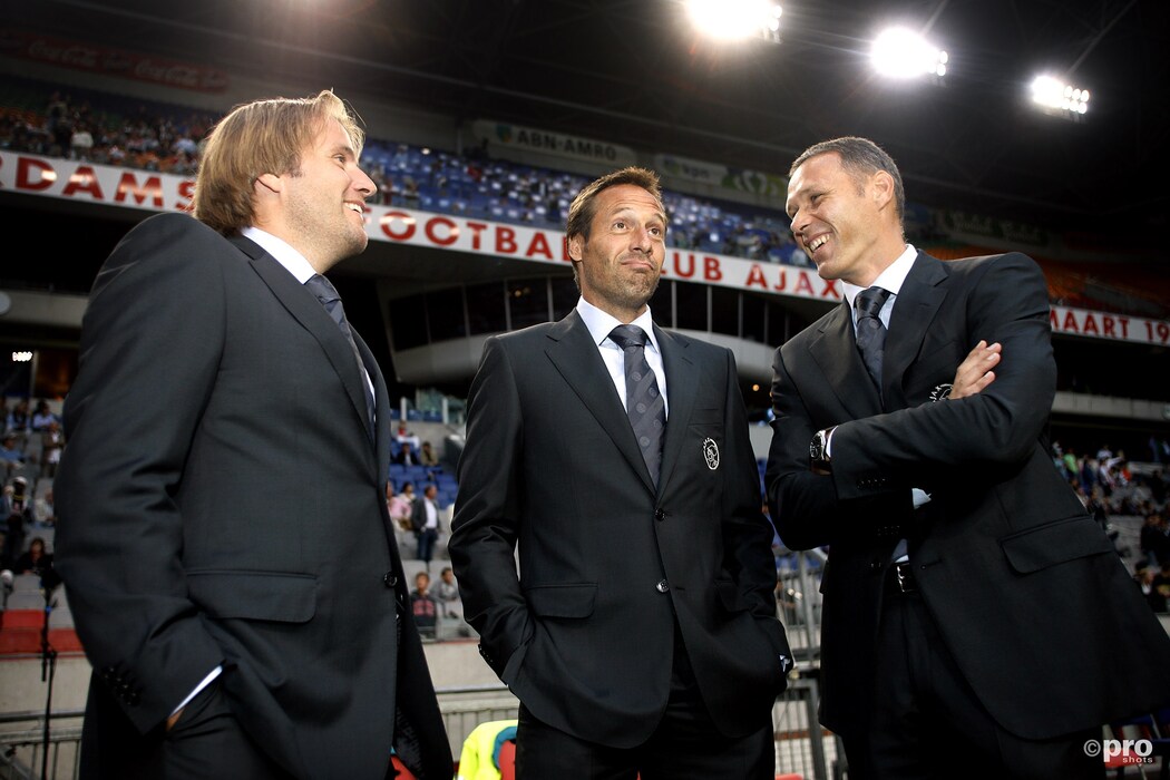 Thumbnail for article: Wie is John van ’t Schip, de nieuwe interim-trainer van Ajax?