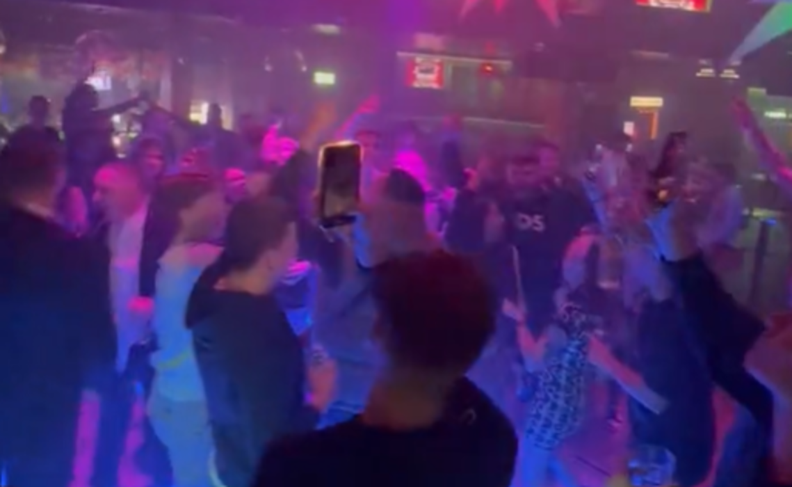 AZ-fans nemen Engelse DJ in de maling met 'anthem': 'Heb je ook zo'n