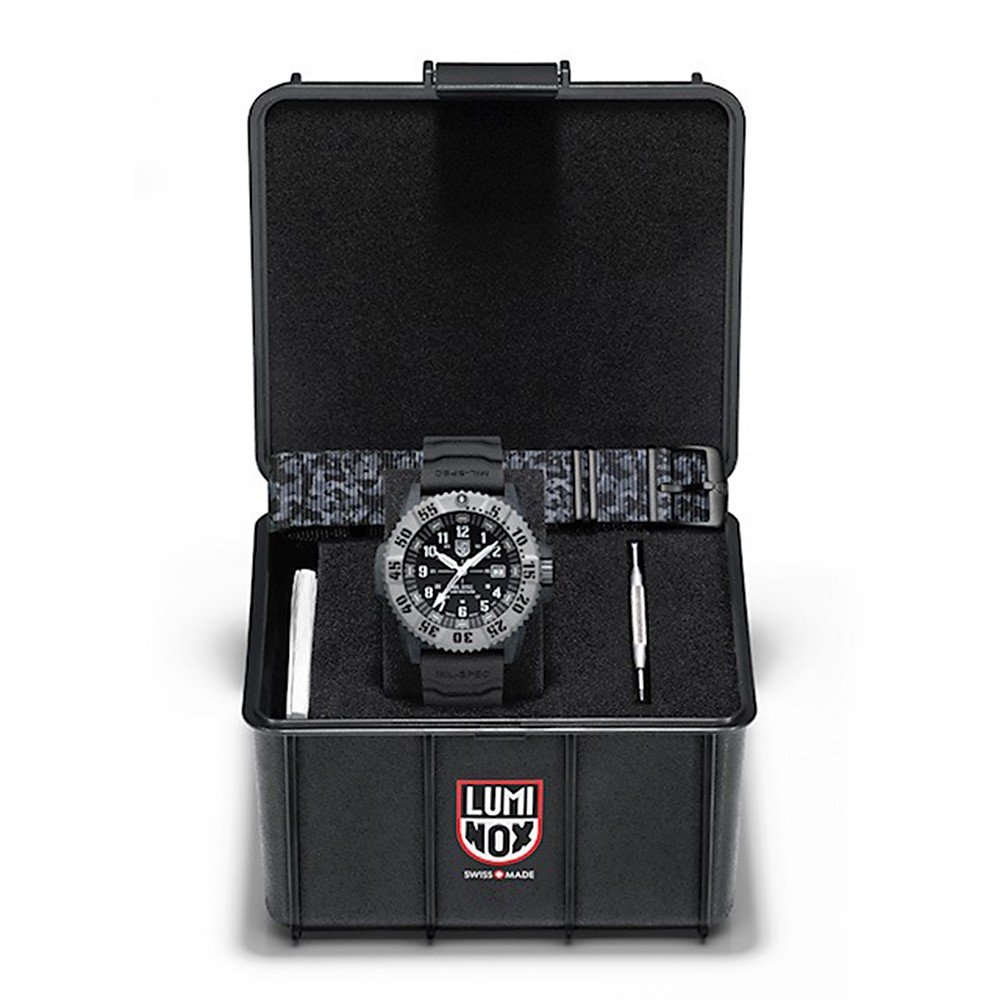 Luminox Land XL.3351.SET Military Spec. Horloge