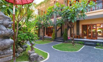 Foto Gora Beach Inn ** Kuta