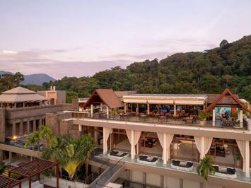 Foto MGallery Avista Hideaway Phuket Patong ***** Tri Trang Beach