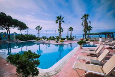 Foto Fafa Beach **** Golem