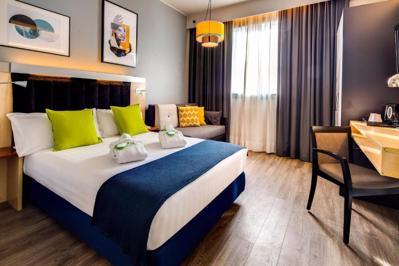 Foto Holiday Inn Express Bologna Fiera *** Bologna