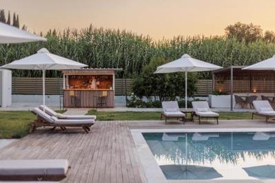 Foto V Luxury Suites *** Perama