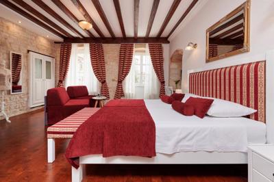 Foto Palace Central Square *** Trogir
