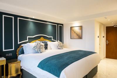 MGM Muthu Glasgow River Hotel