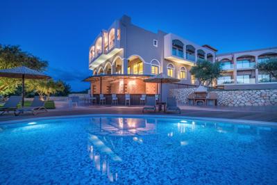 Foto Elegance Luxury Executive Suites ***** Tragaki
