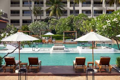Dusit Thani LakeView Cairo