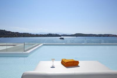 Foto Nikki Beach Resort en Spa Porto Heli ***** Porto Heli