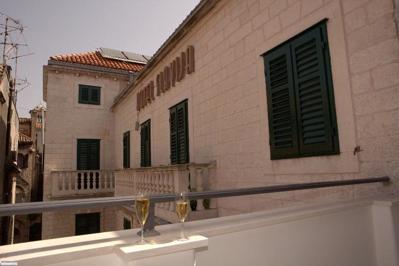 Foto Slavija **** Split