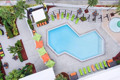 Holiday Inn en Suites Across From Universal