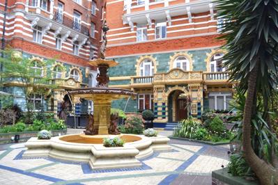 Foto St James Court **** Londen