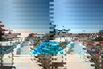 Hotel Catalonia Park Guell