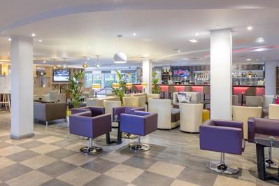 Foto Leonardo Londen Heathrow Airport **** Londen