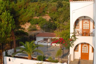 Travlos Studios