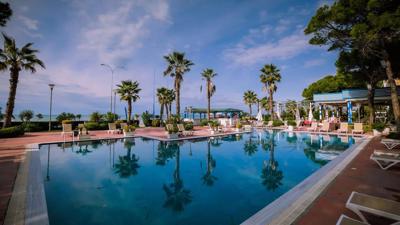 Foto Fafa Beach **** Golem