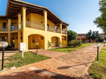 Foto Residence Baia dei Mirti **** Vignola Mare