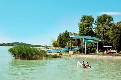 Foto Balatontourist Camping en Bungalows Fured *** Balatonfured