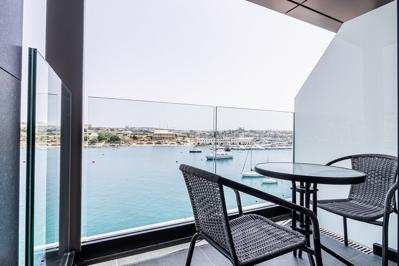 Foto The Londoner *** Sliema