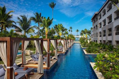Hotel Secrets Royal Beach