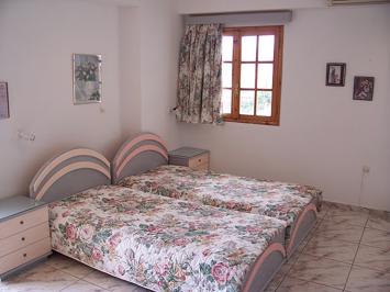 Foto Travlos Studios ** Poros