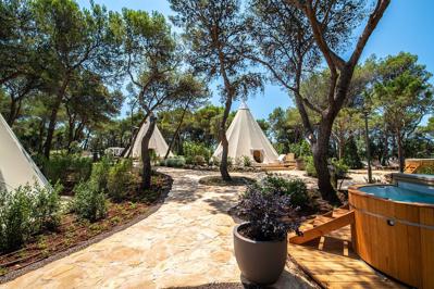 Foto Arena One 99 Glamping **** Pomer