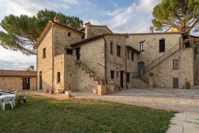 Foto Appartement Borgo Pulciano *** Montone