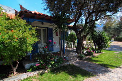 Foto White Rock Apartments *** Kambos Votsalakia