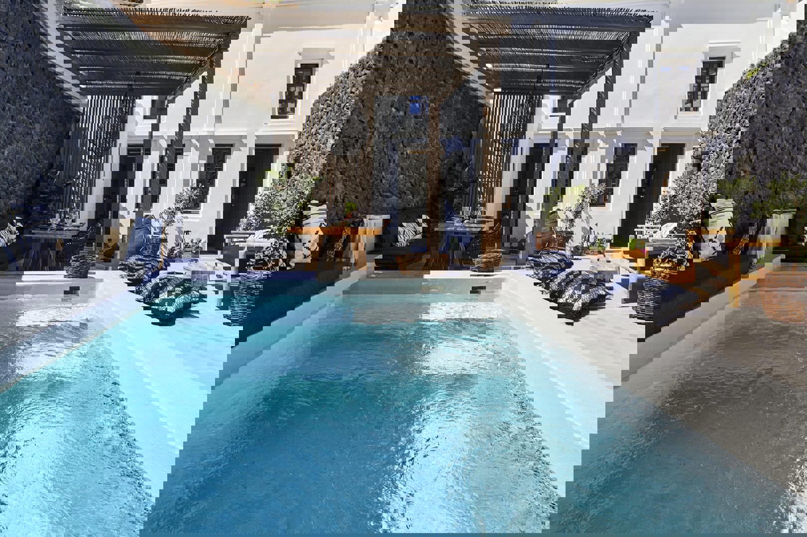 Floria Suites Santorini