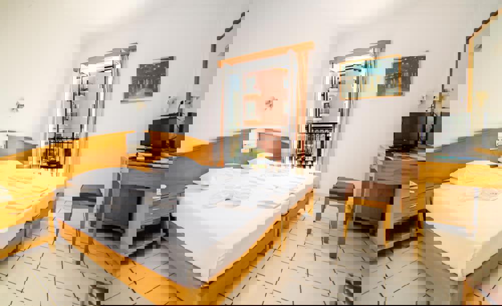 2243911-398742