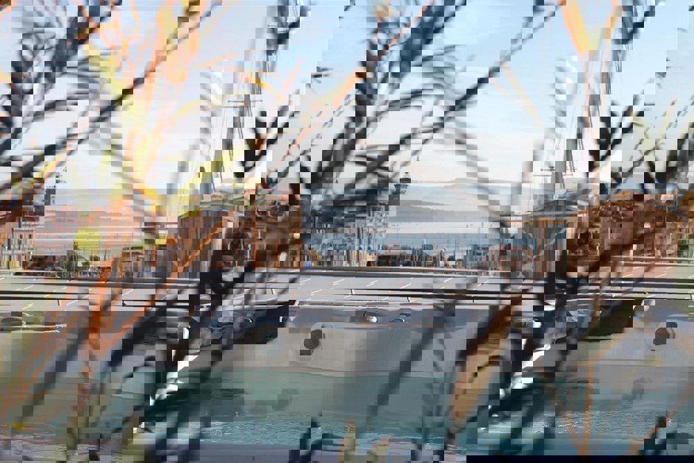 2243911-469353