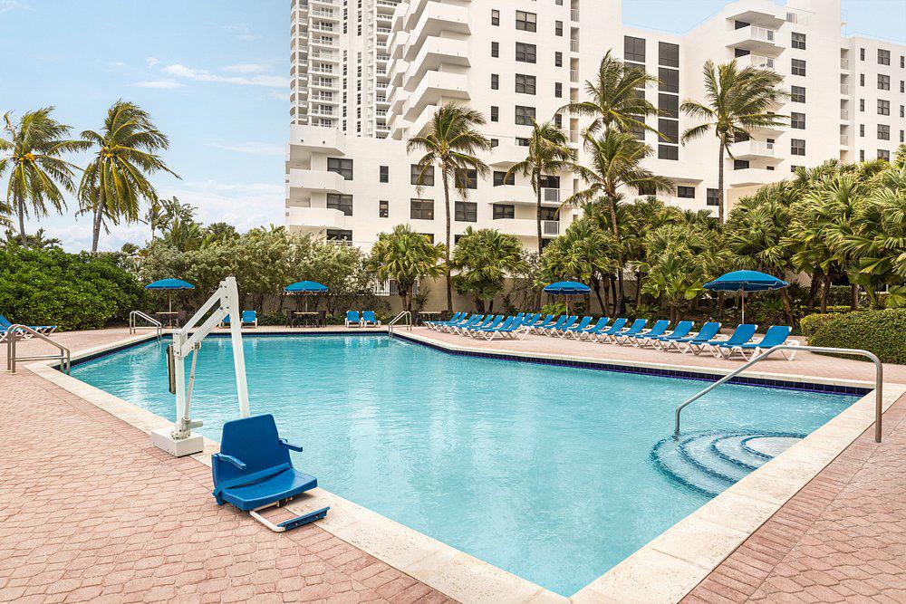 holiday-inn-miami-beach