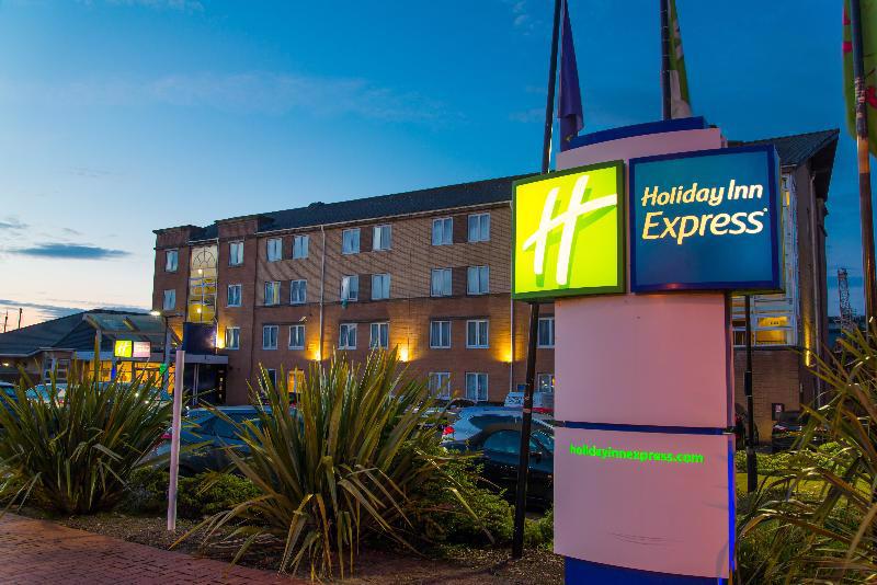 holiday-inn-express-cardiff-bay