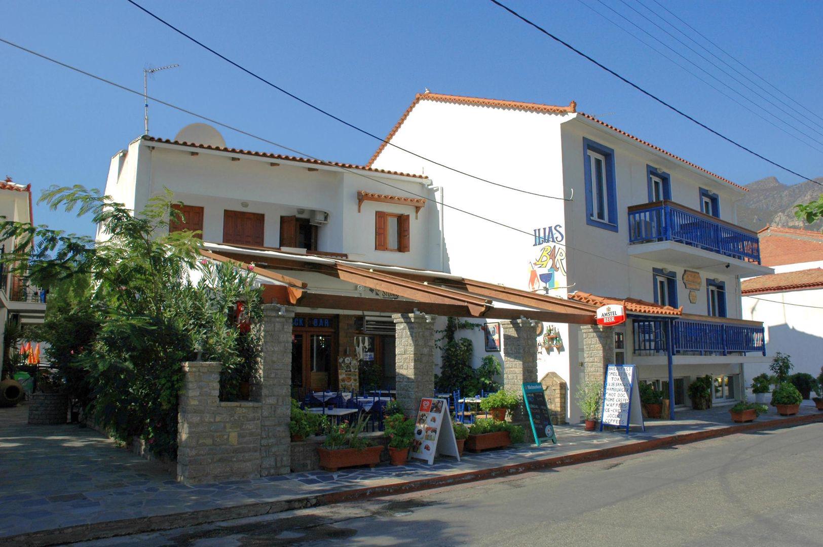 blue-sea-rooms-and-studios