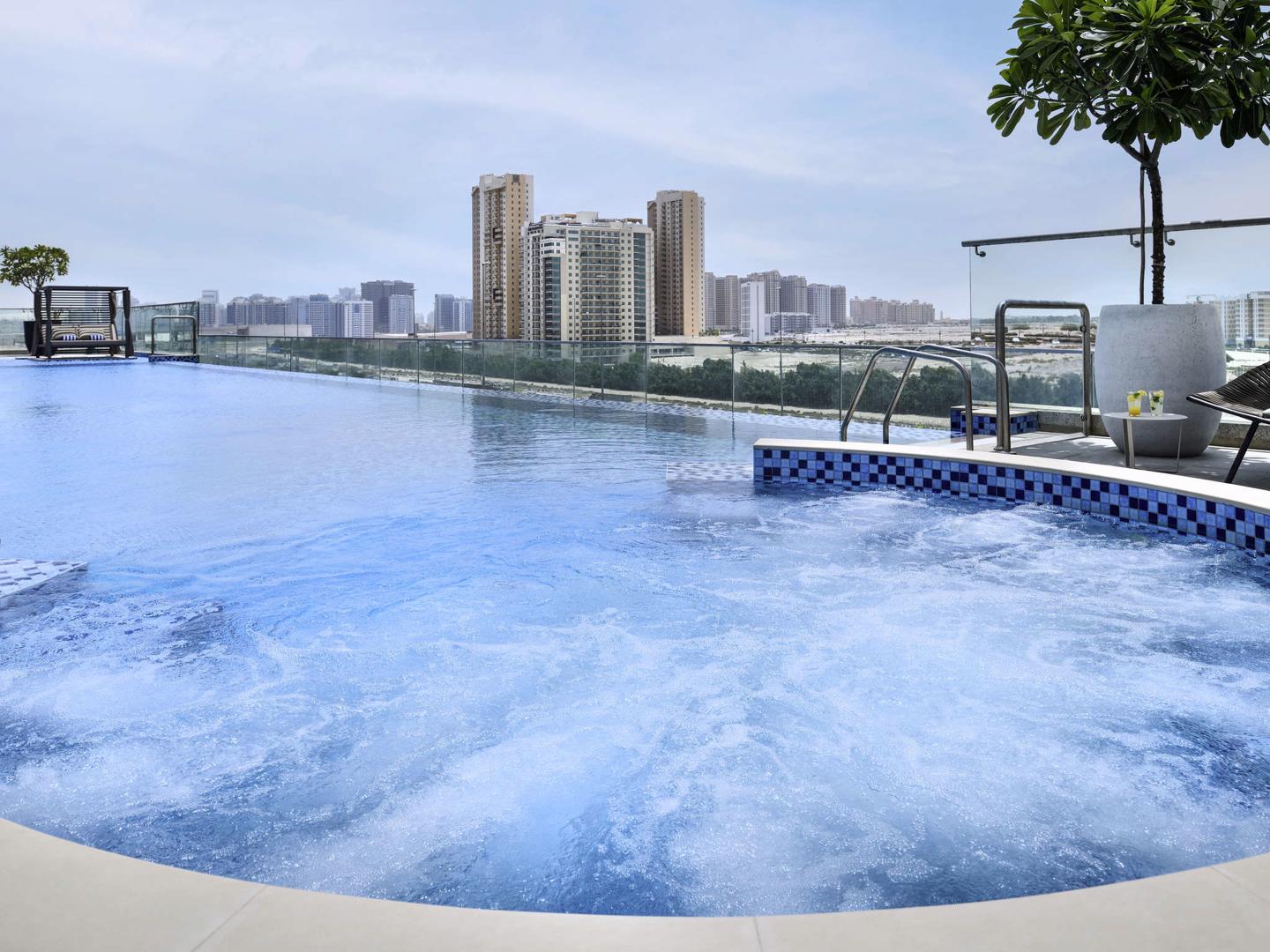 Foto Movenpick Jumeirah Village Triangle ***** Dubai